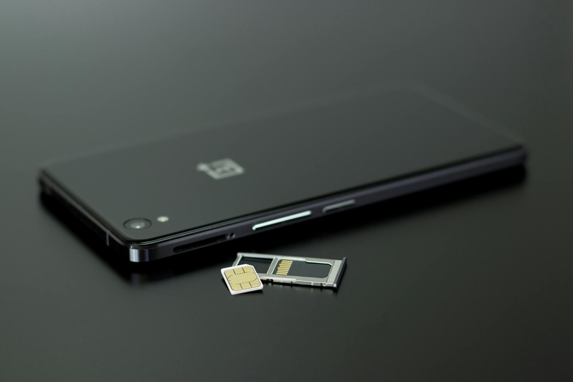 Smart Ways to Use Your Phone Internationally Without a SIM Swap